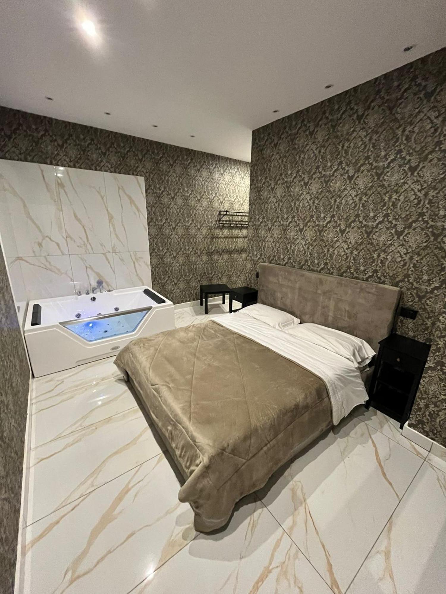 Life Hotel Casalnuovo Di Napoli Exterior foto